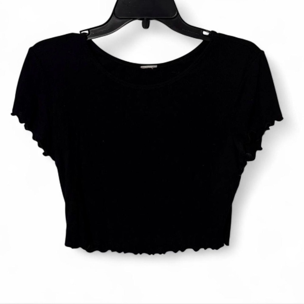 SHEIN Black Ruffled Cap Sleeve Crop Top